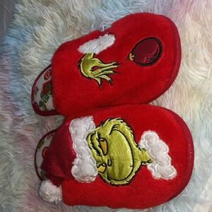 Red Grinch Women's Slippers